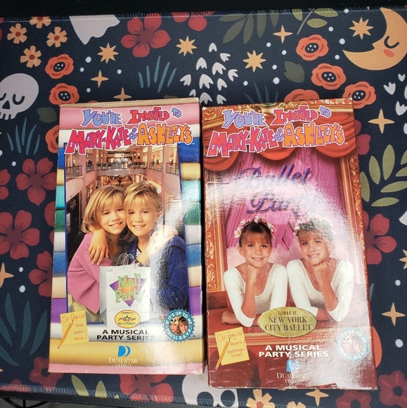 2 You're Invited Mary Kat and Ashley VHS Ballet Party Mall Costume 2000s 90s - Picture 4 of 9